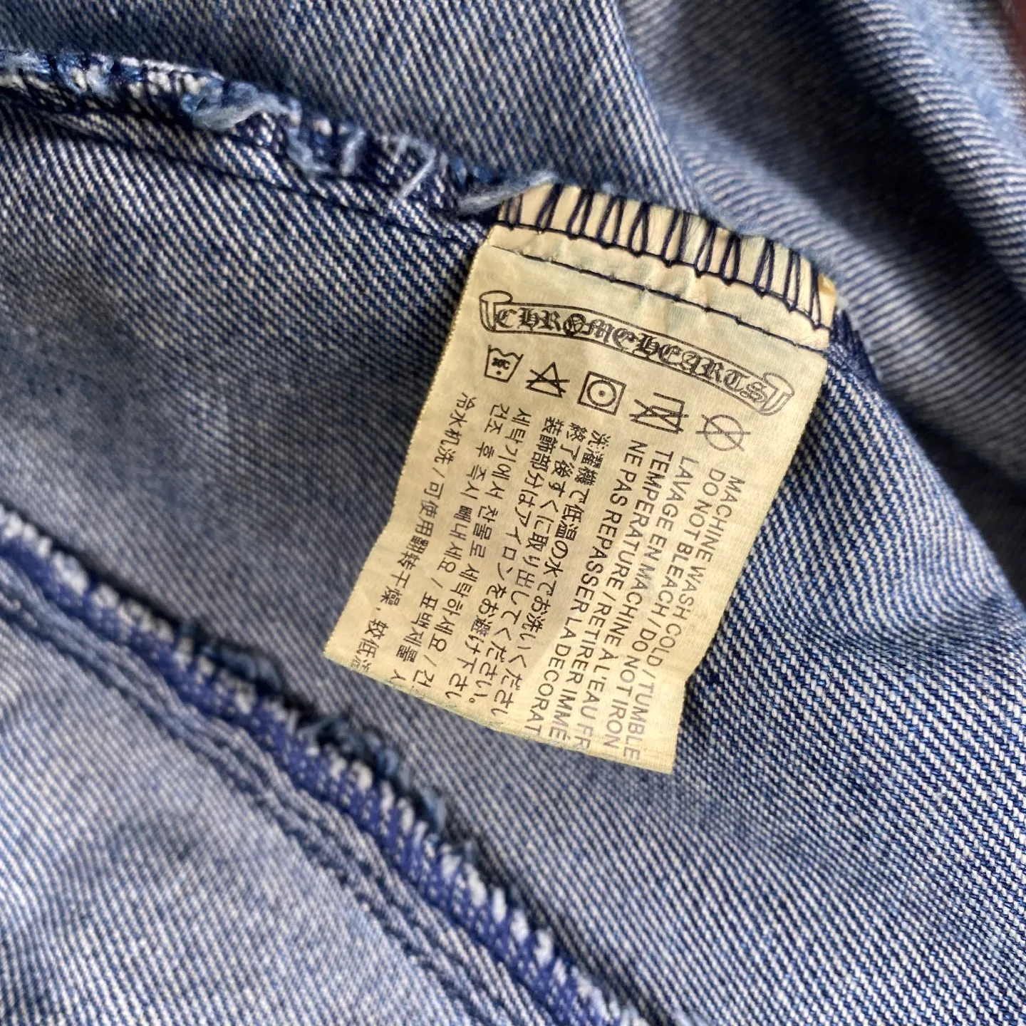 🅿️360 Chromehearts Chromehearts Flame Arms Red Flame Spliced ​​Leather Vine Denim Jacket, the same style as the star, multi-material leather cross, leather embroidery denim jacket, cabinet price N➕ level, patchwork cross flower embellishment, washed denim! !   Absolutely high-end luxury products, 2W-level god-level single products, super popular products, made by top heavy industry, a magic weapon that cannot be missed to hit the streets!  Color: washed blue Size: M-XL